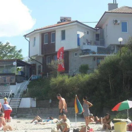 Nikolovi